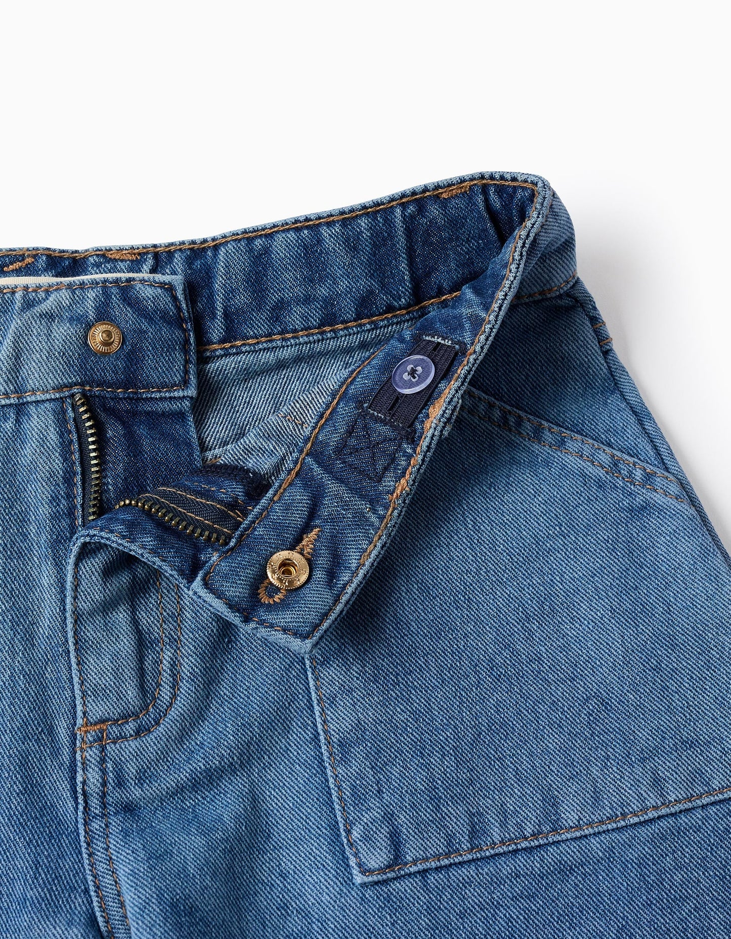 Pantaloncini in denim con orli sfrangiati